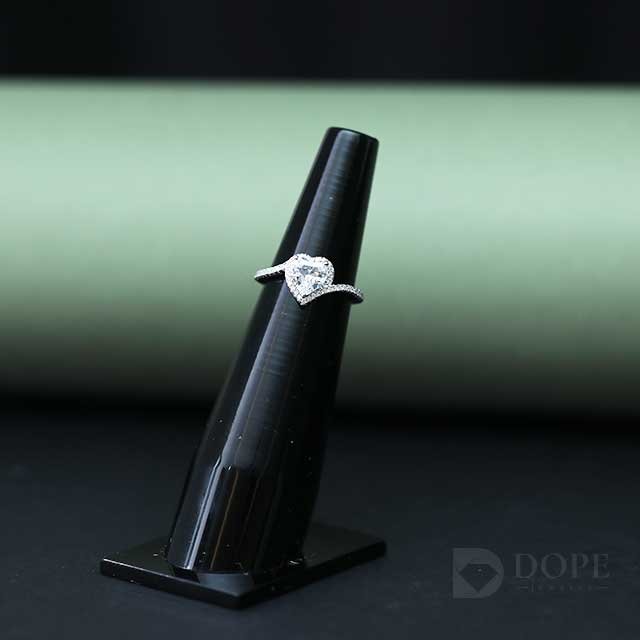 Pretty Heart Diamond Ring For Anniversary Gift