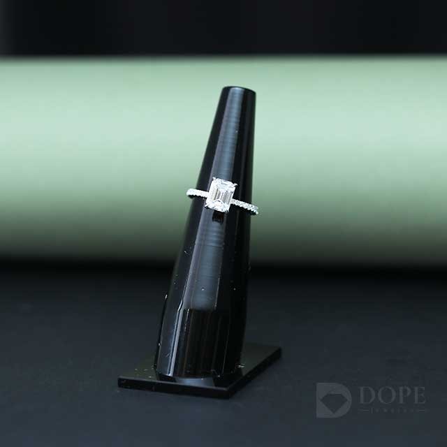 Stunning Trendy Emerald Diamond Ring For Engagement