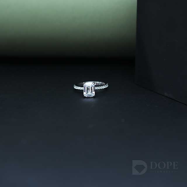 Stunning Trendy Emerald Diamond Ring For Engagement Alternate View