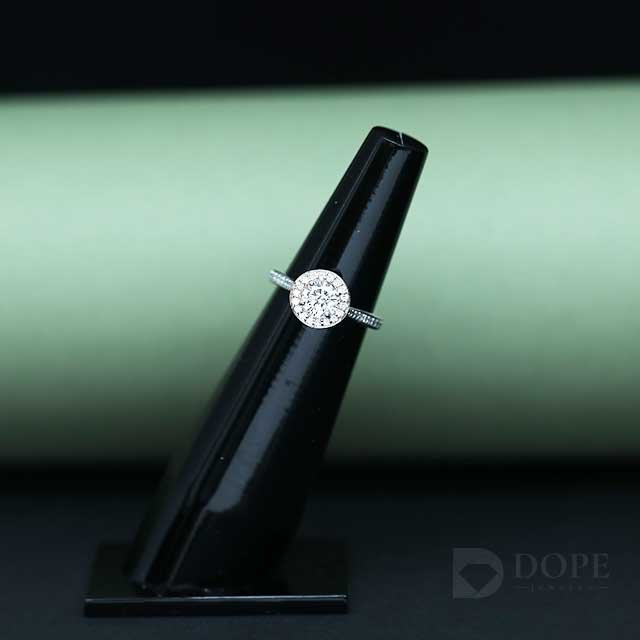 Luxury Round Cut Brilliant Diamond Ring
