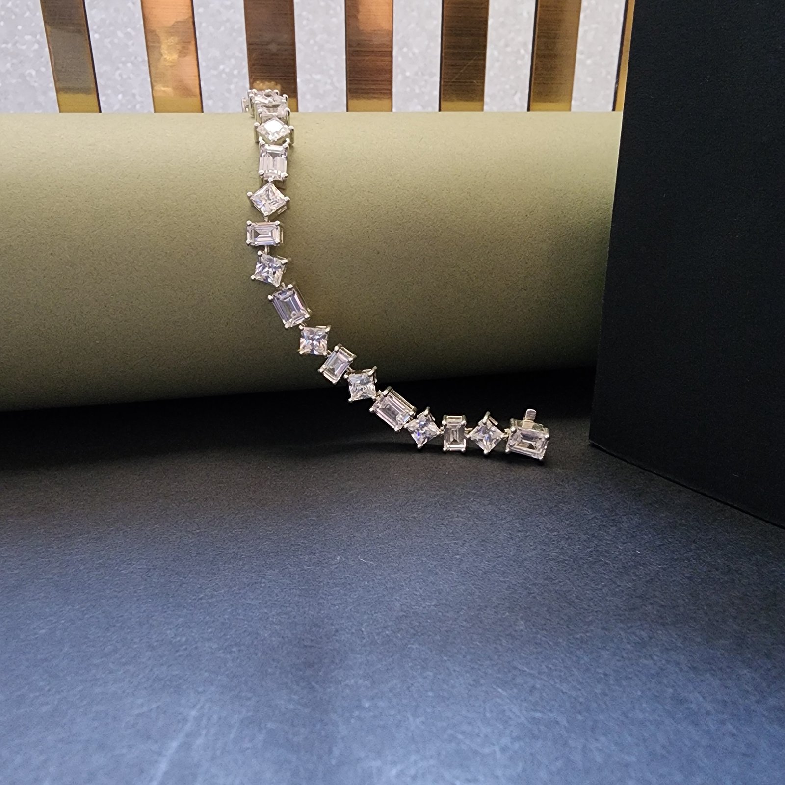 Luxury Emerald And Princess Cut Diamond Bracelet