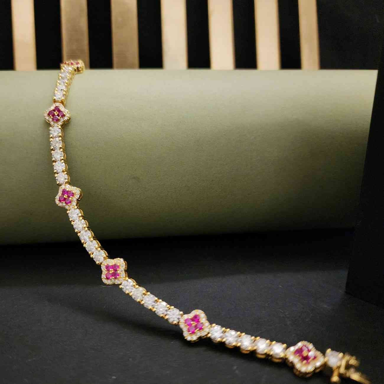 Charm Round Cut Women's Diamond Bracelet