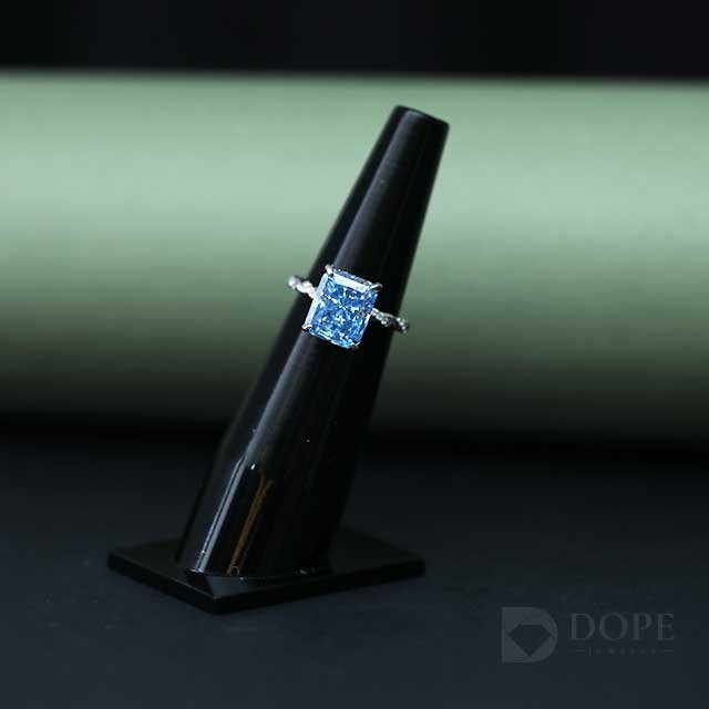 Elegant Radiant Round Cut Diamond